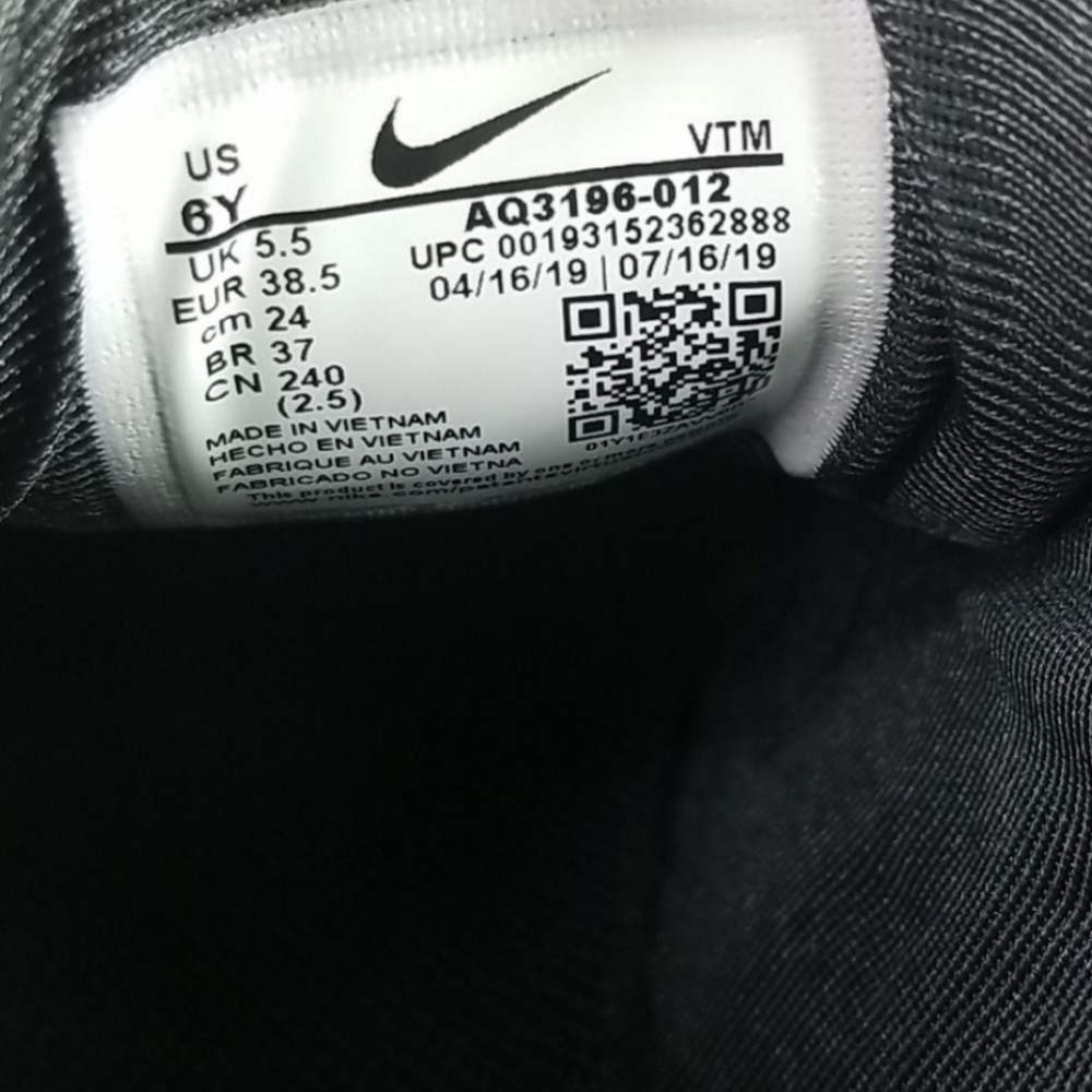 Nike Air Max 720 (GS) Athletic Shoe Silver - Picture 7 of 10